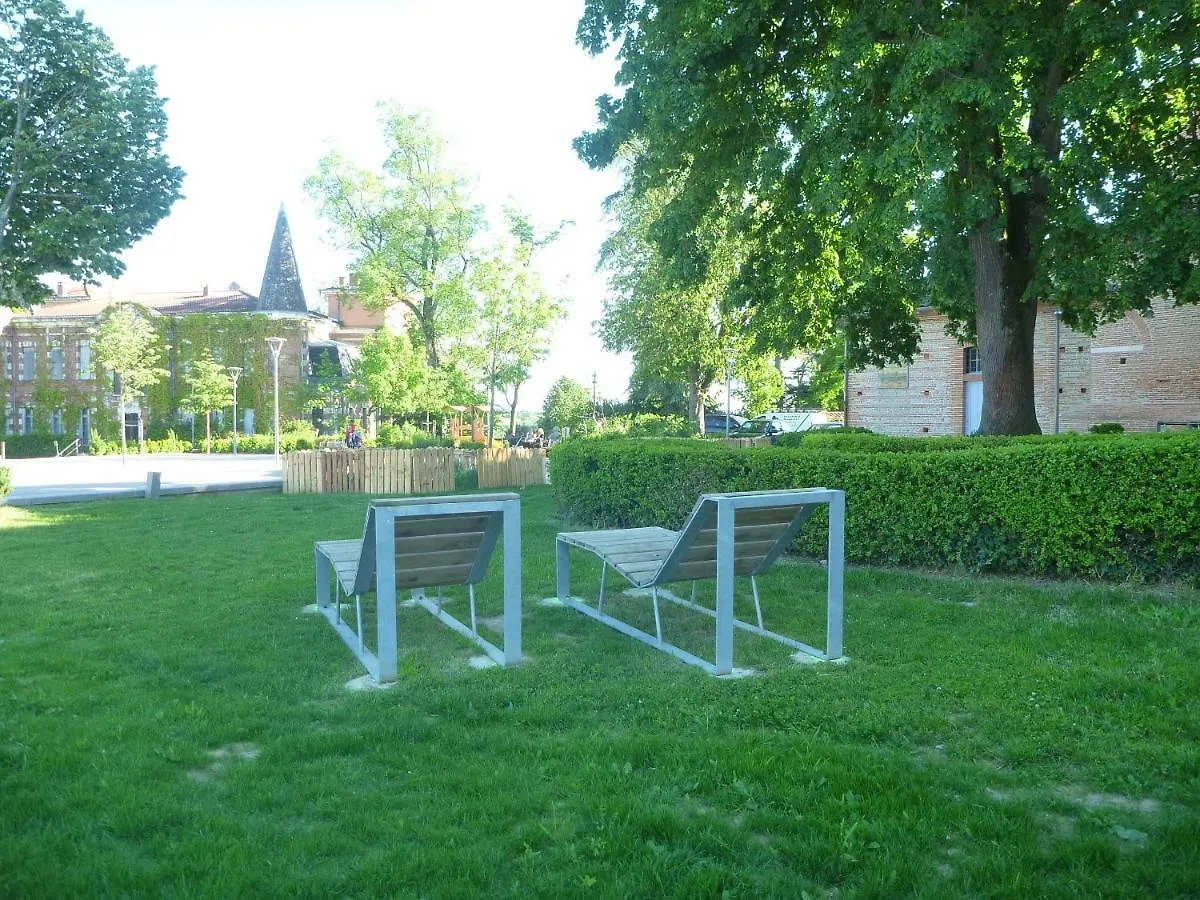 Au Coeur De Montastruc-La-Conseillere - Chambres D'Hotes Bed & Breakfast