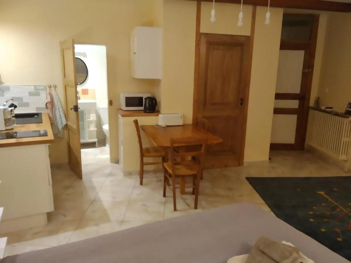Couette-café Au coeur de Montastruc-la-Conseillère - Chambres d'hôtes